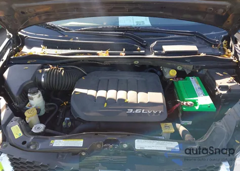 2012 Dodge Grand Caravan Crew z USA, uszkodzony, nr VIN 2C4RDGDG0CR108883